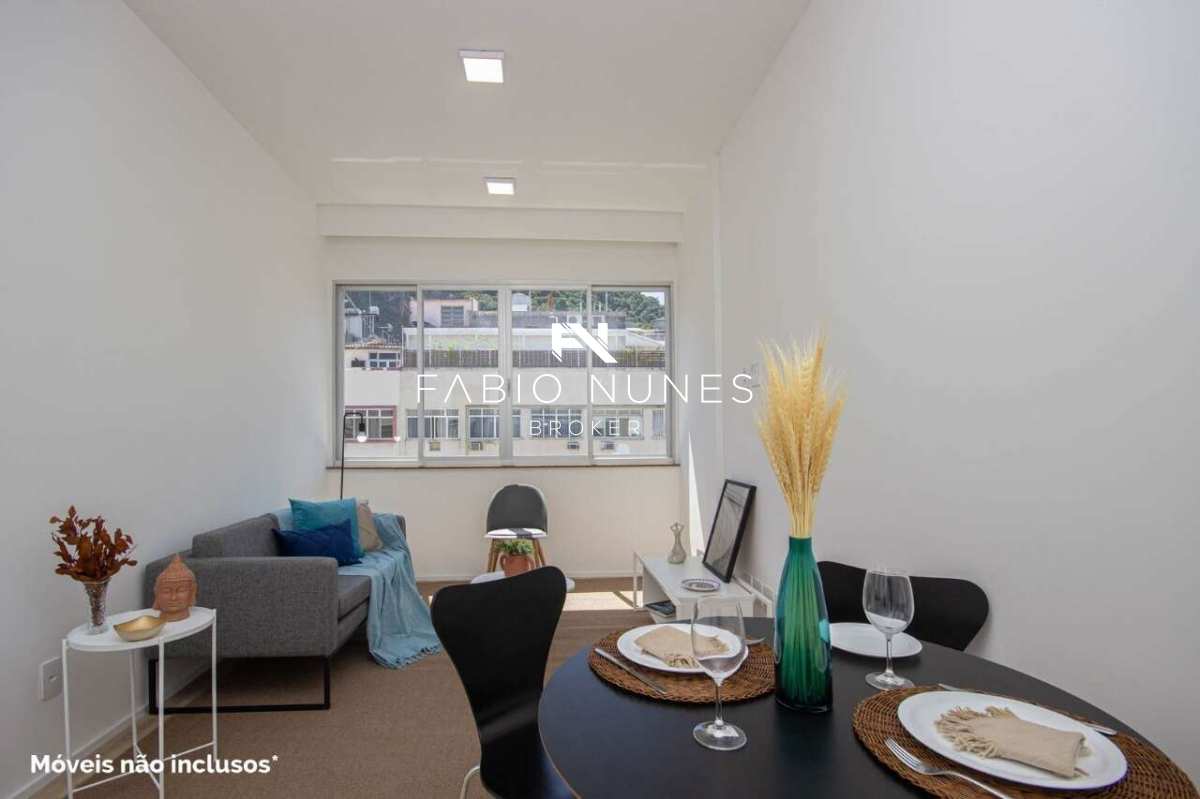 Perspectiva da Sala decorada (móveis não inclusos). - Apartamento à venda em Rio de Janeiro, Copacabana, com 2 quartos, 106,00m²