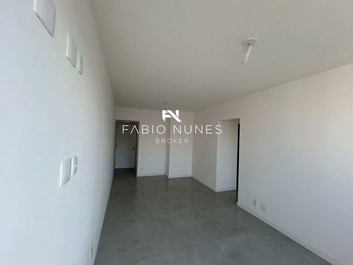 Sala ampla em 2 ambientes. - Apartamento à venda em Rio de Janeiro, Tijuca, com 2 quartos, 80,00m²