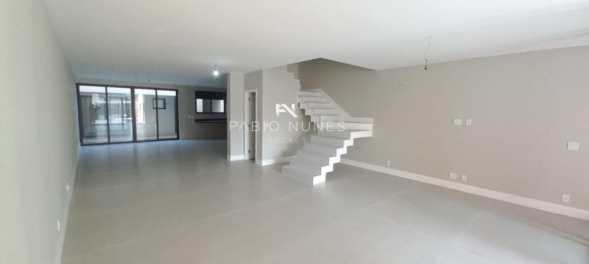  - Casa de condomínio à venda, no Rio Mar,  em Rio de Janeiro, Barra da Tijuca, com 5 quartos, 330,00m²